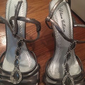 Silver/Gray De Blossom Collection